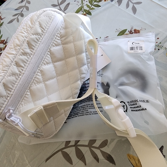 BNWT and bag White Warwick Crossbody Bag - Picture 2 of 9